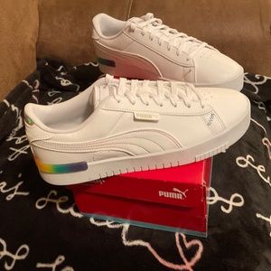 Women's puma shoes white